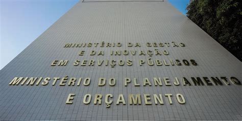 Relatório eleva para R 28 8 bi projeção de déficit primário em 2024