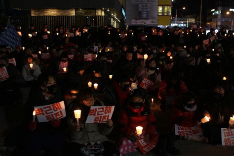 춘천 촛불집회 ‘박근혜 즉각 퇴진·김진태 동반 사퇴 한목소리 전국일반 전국 뉴스 한겨레