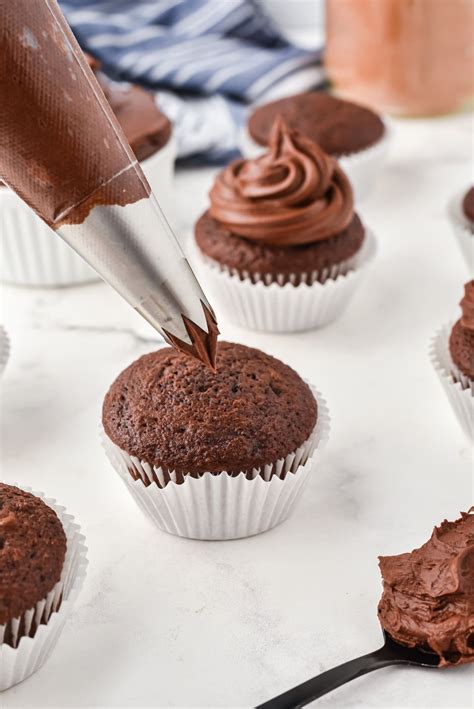 Chocolate Fudge Frosting Amanda S Cookin Cake Cupcakes