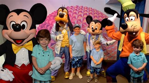 Meeting Goofy Mickey Mouse In In Epcot Th Anniversary