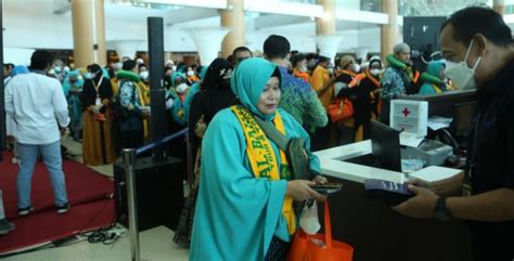 225 Jemaah Umroh Ciayumajakuning Terbang Perdana Dari Bandara Kertajati