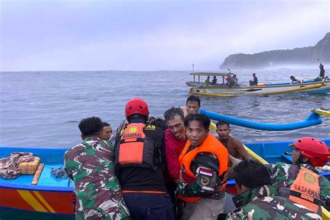 Hilang Tiga Hari Dua Nelayan Berhasil Diselamatkan Dalam Kecelakaan