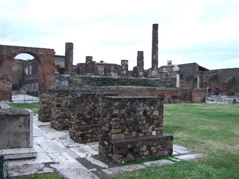 Vii Pompeii December Temple Of Jupiter And Arch Of Augustus