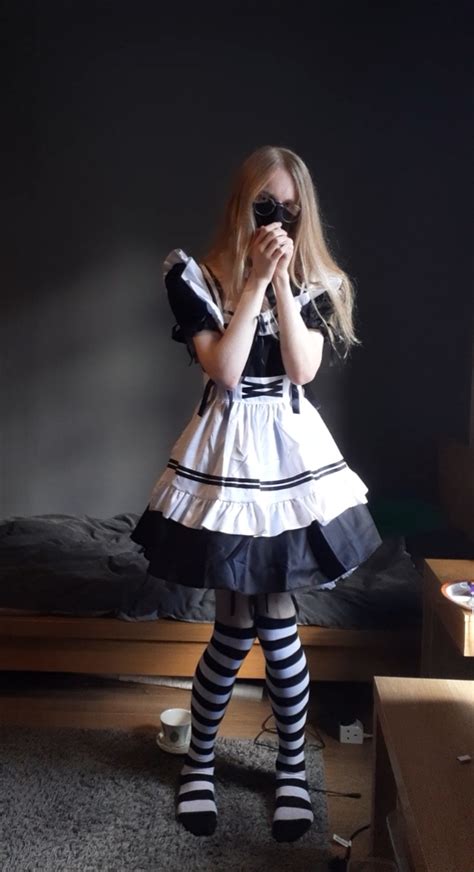 Shy Maid Wants To Look After You 😊 R Fempark