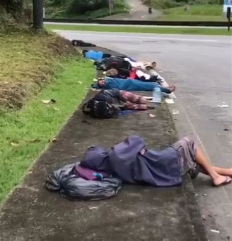 PMs de Itajaí são flagrados obrigando moradores de rua a caminharem até