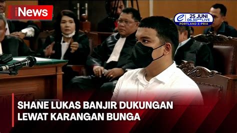 Jalani Sidang Perdana Shane Lukas Banjir Dukungan Lewat Karangan Bunga