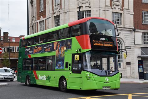 35284 SL67VXN First West Yorkshire Wright Streetdeck Ray McCreath