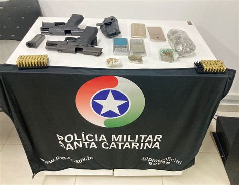 Pm Apreende Armas Drogas E Motocicleta Furtada Na Casa De Membro De