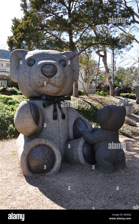 Sculpture sculpture teddy bear bears highland park hi-res stock photography and images - Alamy