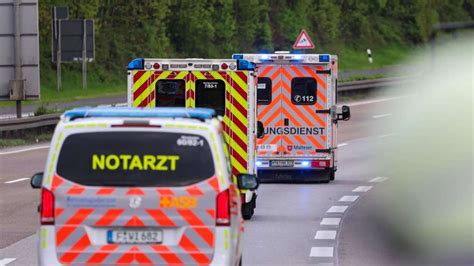 Fürchterlicher Reisebus Unfall auf A12 Fast 60 Verletzte