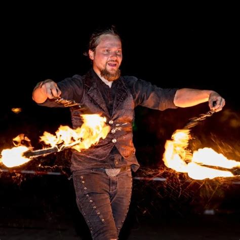 Flammenmeer Feuerkunst R Gen Feuershow Und Jonglage