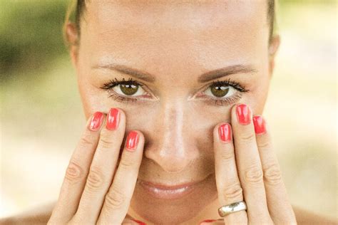 The 5 Best Face Yoga Exercises For Ageless Sculpted Skin — Eat This