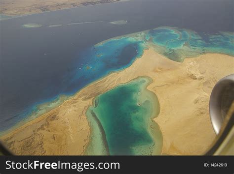 Flying Airplane Tropical Free Stock Photos Stockfreeimages