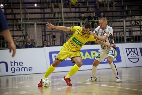 Em Jogo Tr S Expuls Es Praia Clube Vence Cascavel E Cola Nos