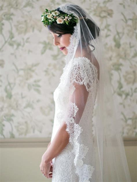 Different Ways To Style A Veil With A Flower Crown Wedding Veils