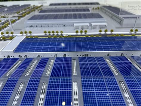 China aumenta su capacidad de energía solar a 690 GW y lidera la