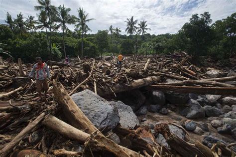 FOTO WALHI Kerusakan Lingkungan Picu Banjir Bandang Di NTT