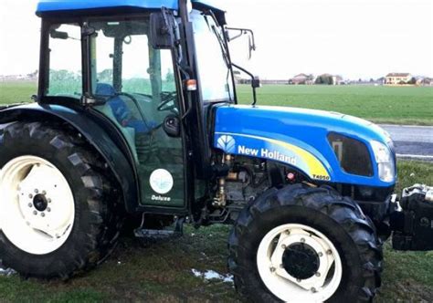 Trattore New Holland T4050 Deluxe