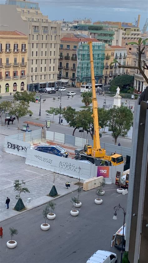 Anello Ferroviario Fermata Politeama Si Installano Le Scale Mobili