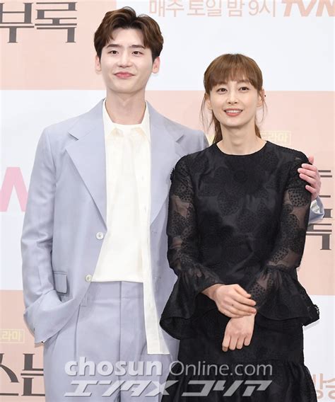 성공한 팬 이종석♥잘 돌아온 이나영로맨스는 별책부록이 기대되는 이유종합 디지틀조선일보디조닷컴