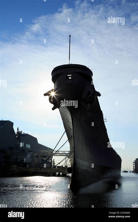 Battleship Wisconsin at the Nauticus Museum, Norfolk, Virginia, USA ...