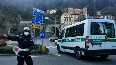 Tifoso Del Venezia Lancia Un Petardo Dal Pullman Contro Il Furgone