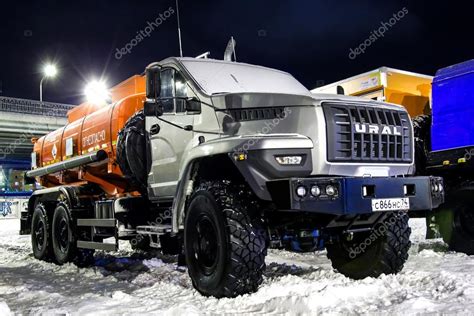 Camion Ural 4320 — Photo éditoriale © Artzzz #86867696