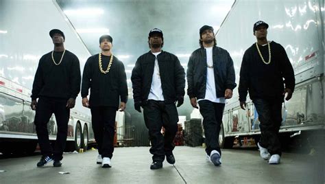 LETRAS EXPLÍCITAS STRAIGHT OUTTA COMPTON POR UNIVERSAL CHANNEL