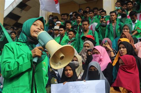 Ratusan Mahasiswa Demo Tuntut Presiden Copot Kapolri Bakata