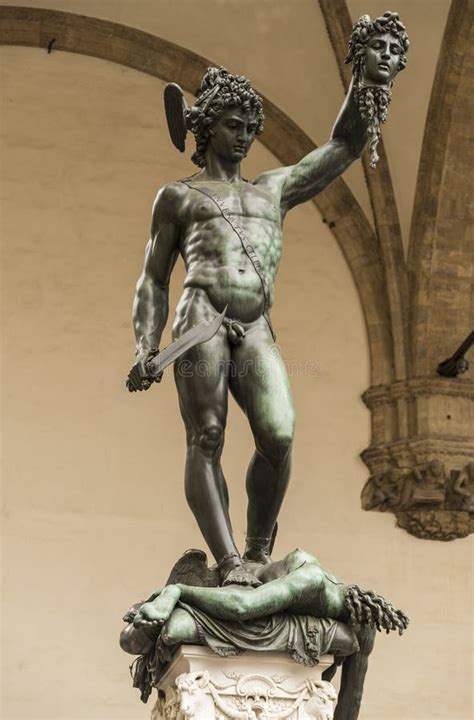 Perseus Met Het Hoofd Van Kwal Stock Afbeelding Image Of Brons