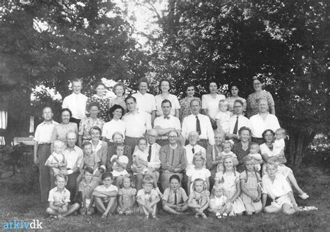 arkiv dk Alsted familien på Kobbelgaard fotograferet 30 juli 1948