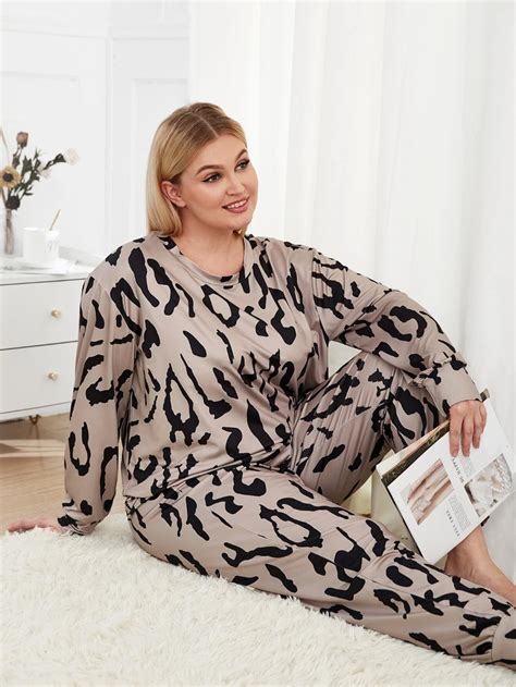 Estampa Em Toda A Parte Ocasional Conjunto De Pijamas Plus Size SHEIN