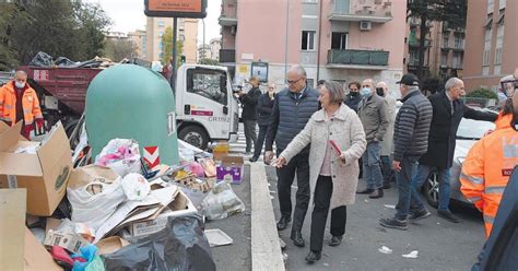 Emergenza Rifiuti A Roma Il Sindaco Gualtieri E L Assessore Alfonsi A