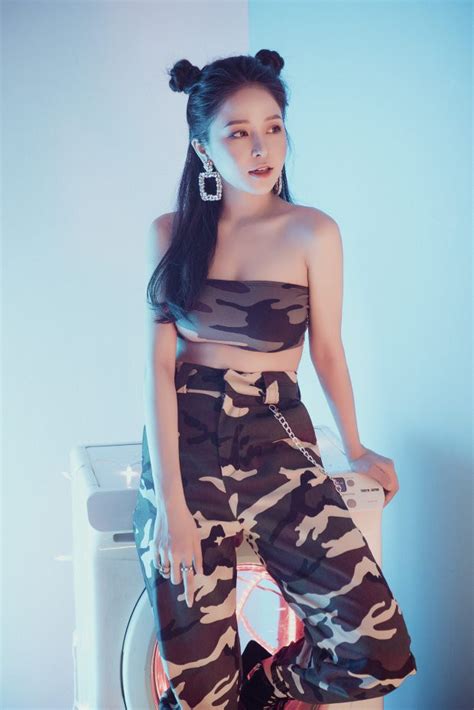 Không cần diện bikini hot girl World Cup Trâm Anh vẫn đốt mắt người xem với đường cong nóng bỏng