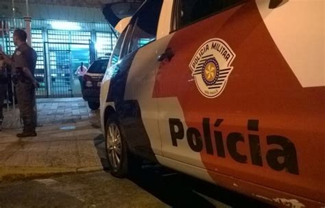 Padrasto é preso suspeito de se masturbar para enteada em Garça