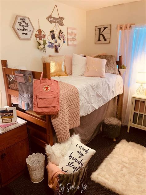 24 Really Organized Dorm Rooms Obsessed With This Dorm Room