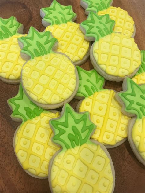 Pineapple Decorated Sugar Cookies With Royal Icing Pineapple Cookies Sugar Cookies Decorated