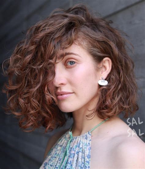 Short Wavy Hairstyles With Bangs 2022