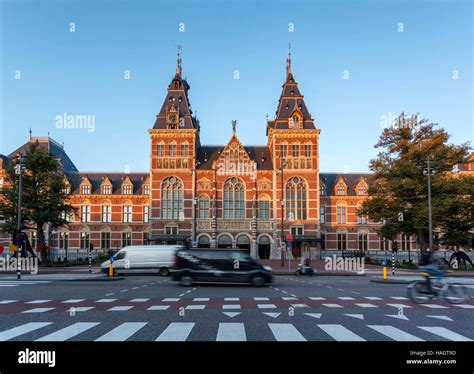 El Rijksmuseum Es Un Museo Nacional Holandés Dedicado A Las Artes Y La