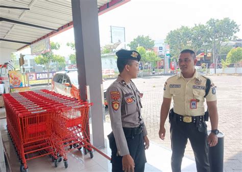 Satsamapta Polres Gresik Patroli Perbankan Perumahan Dan Pertokoan