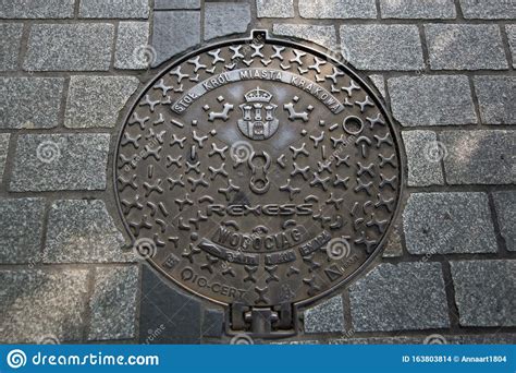 KRAKOW POLEN Symbol Der Altstadt Krakaus Auf Metallmanhole Auf Dem