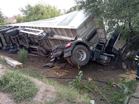 Update Tir Rasturnat Pe Dn La Muntenii De Jos Trafic Blocat Pe Un