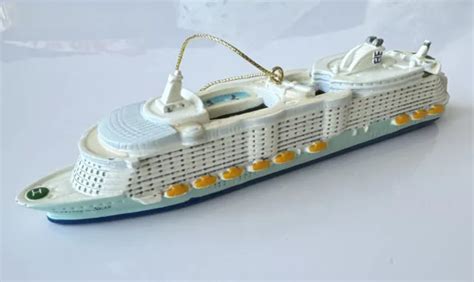 Royal Caribbean Oasis Of The Seas Mini Model Cruise Ship Cm