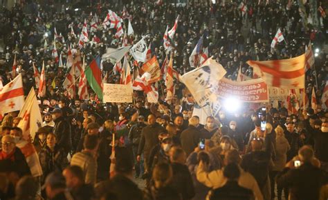 VIDEO Georgia Zeci de mii de persoane au manifestat în sprijinul lui