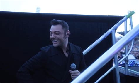 Tiziano Ferro E L Intervento Chirurgico Alle Corde Vocali Lui