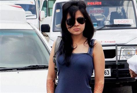 Sakshi Dhoni Hot