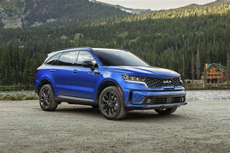 Edmunds The Best Three Row Suvs Of 2023