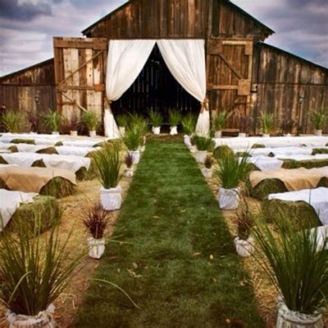 RUSTIC BARN | COUNTRY FARM | VINTAGE CHIC WEDDINGS - BridalTweet ...