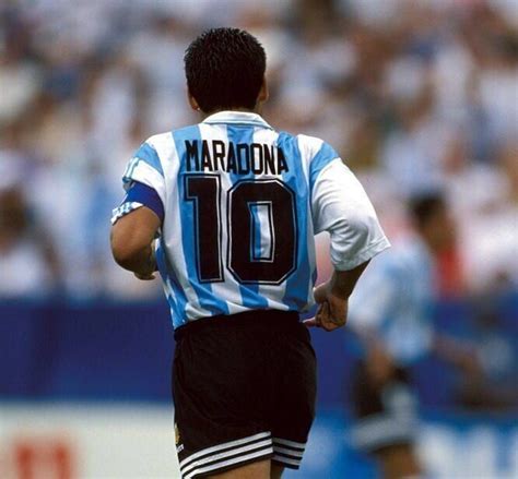 2064 Me Gusta 4 Comentarios Maradona Dios Maradonaesmireligion