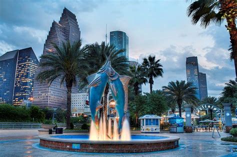 Luxury Hotels on a Budget in Houston | Travel Tips